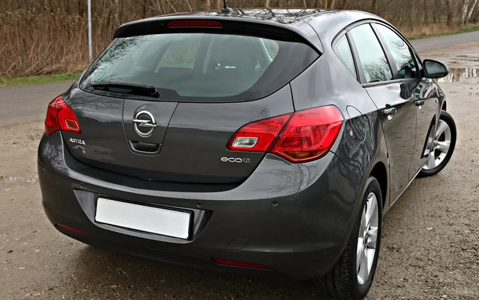 Opel Astra cena 23500 przebieg: 158000, rok produkcji 2012 z Gostynin małe 781